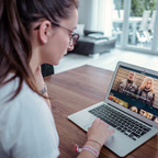 Angebote der ARD (Mediathek) auf dem Laptop