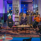 Moderator Steffen Hallaschka (l) mit den Gästen ChrisTine Urspruch, Thoams Gottschalk (3.v.l.), Micky Beisenherz (2.v.r.), Kalle Schwensen (r)
