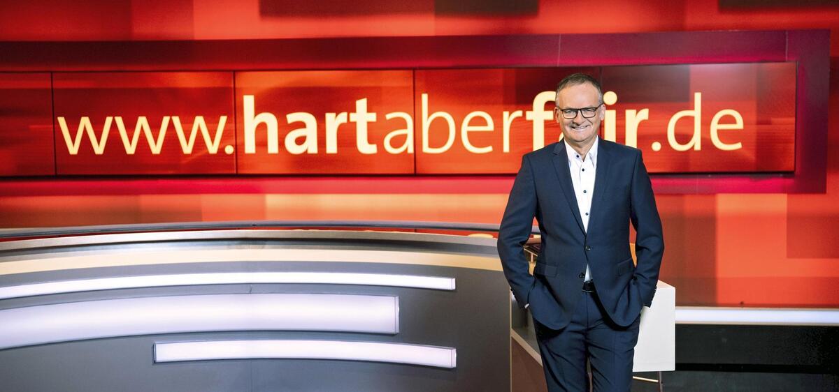 Moderator Frank Plasberg im Studio von "hart aber fair"