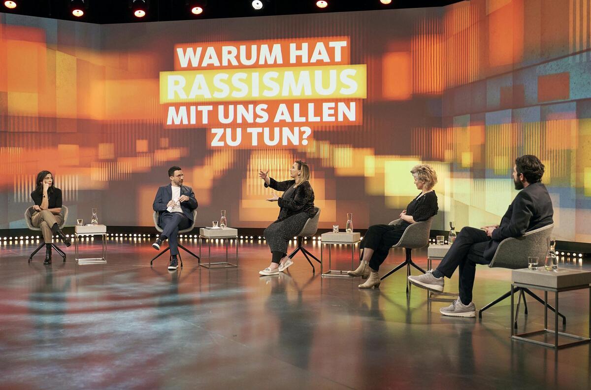 Sheila Mysorekar, Moderator Till Nassif, Roxanna Witt, Svenja Flaßpöhler und Aladin El-Mafaalani