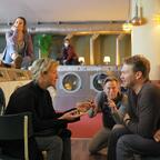 Drehstart für die WDR-Webserie "Saubere Sache" vorne v.l. Cristina do Rego, Margarita Broich, André Erkau (Regie), Ben Münchow; hinten: Fee Strothmann (Kamera)