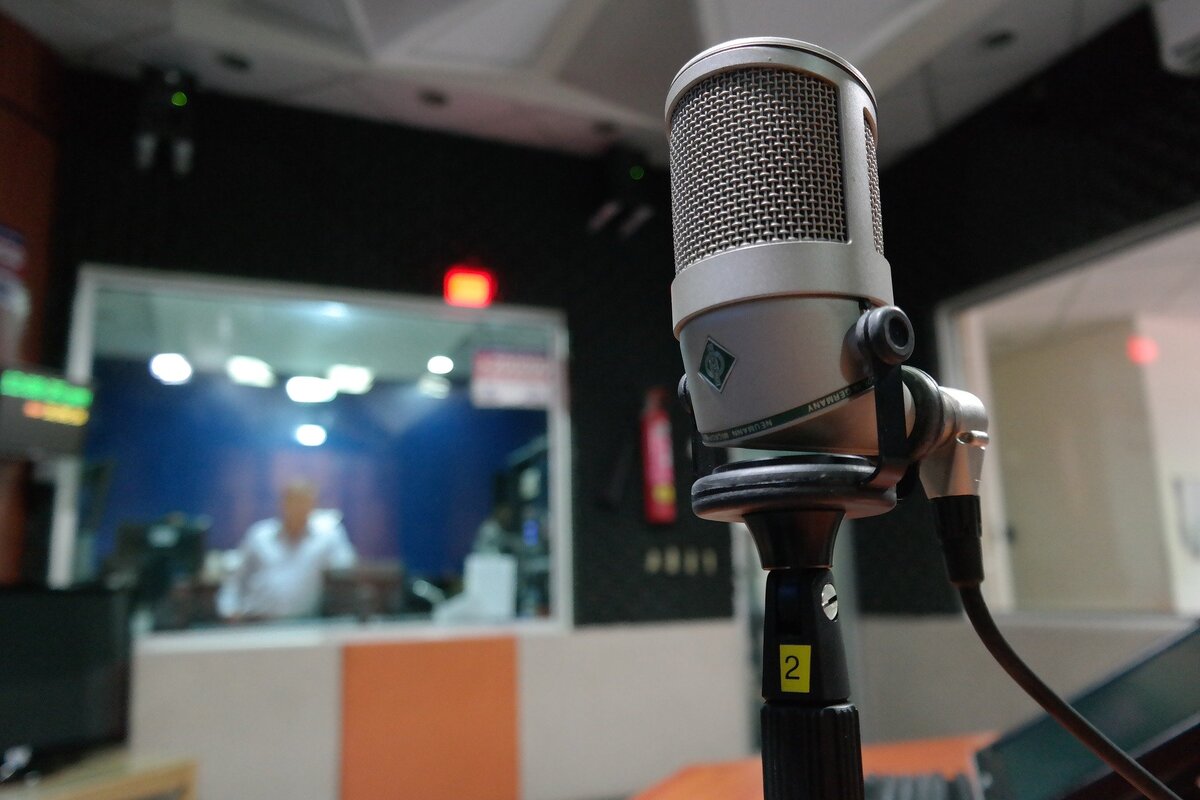 Mikrofon im Tonstudio; Bild: Samuel Morazan / Pixabay
