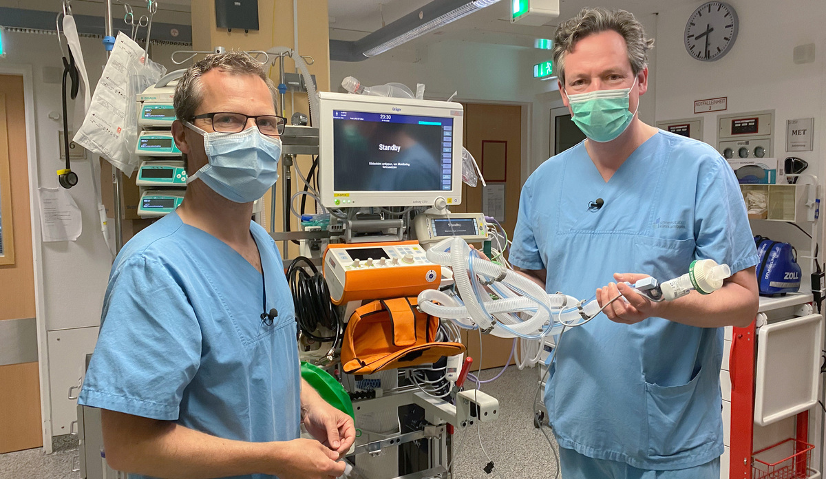 Eckart von Hirschhausen (rechts) im Krankenhaus